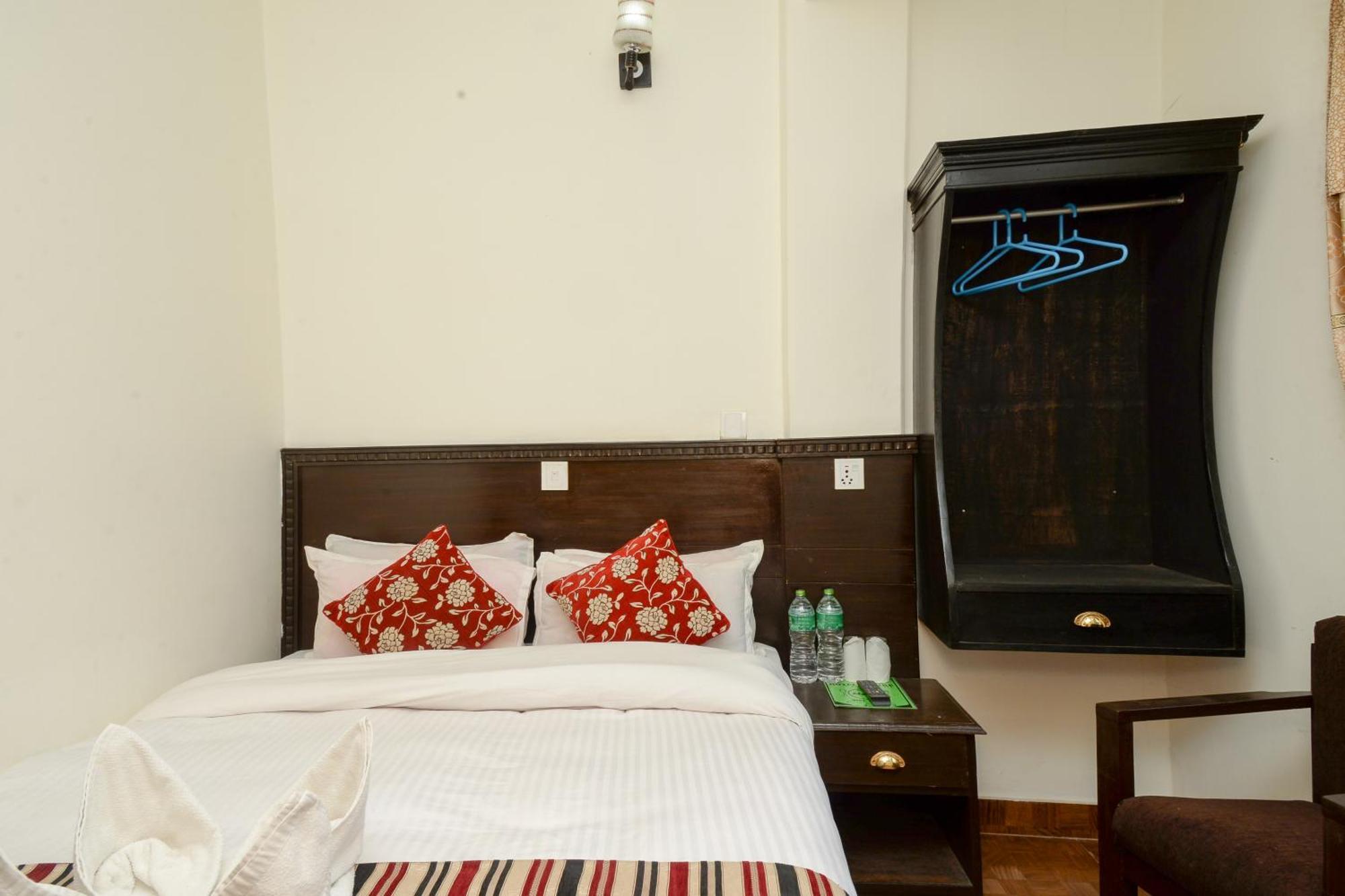 Hotel Admire Pokhara Pvt. Ltd. Екстер'єр фото