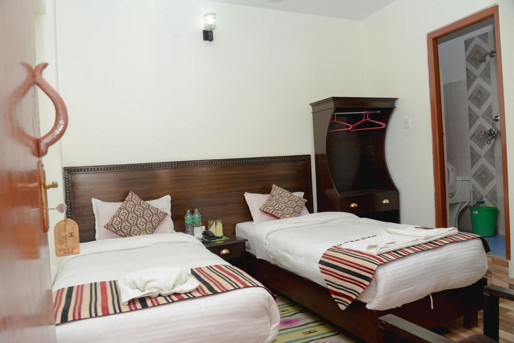 Hotel Admire Pokhara Pvt. Ltd. Екстер'єр фото