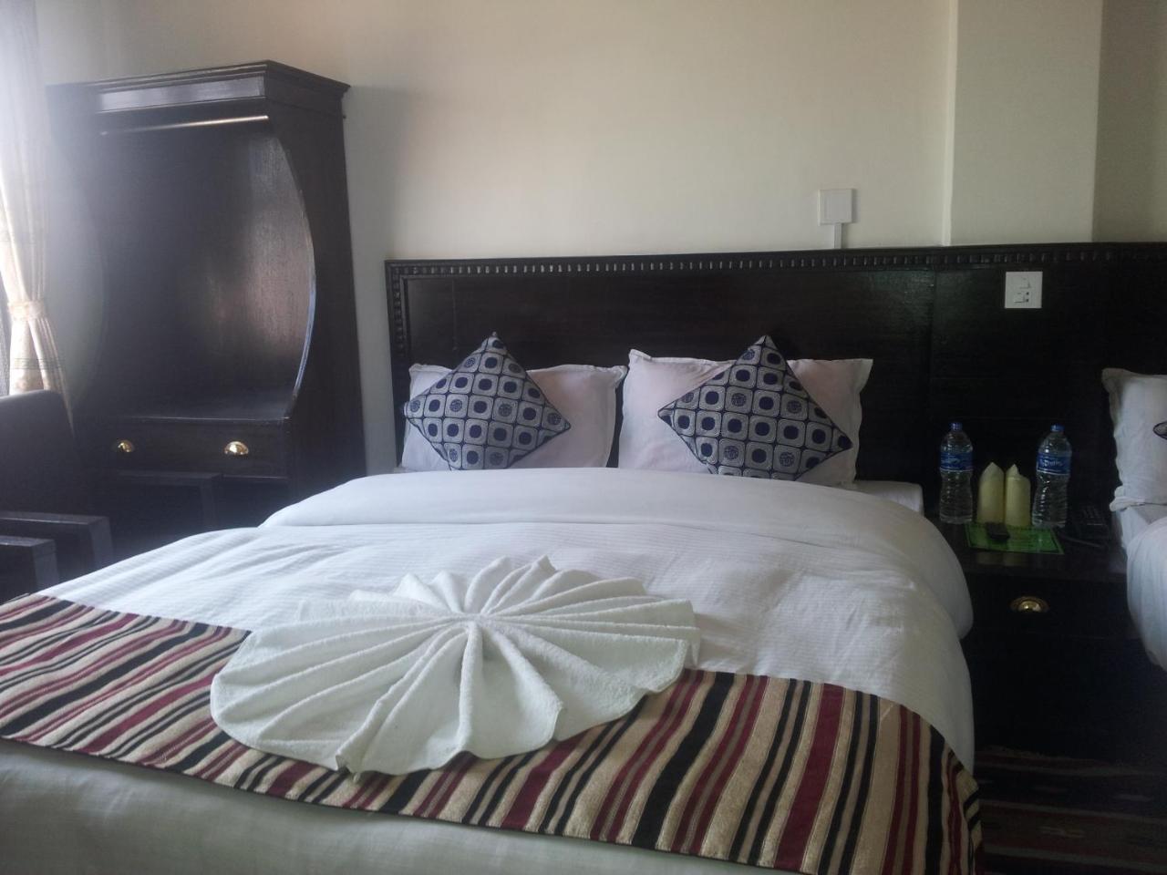 Hotel Admire Pokhara Pvt. Ltd. Екстер'єр фото